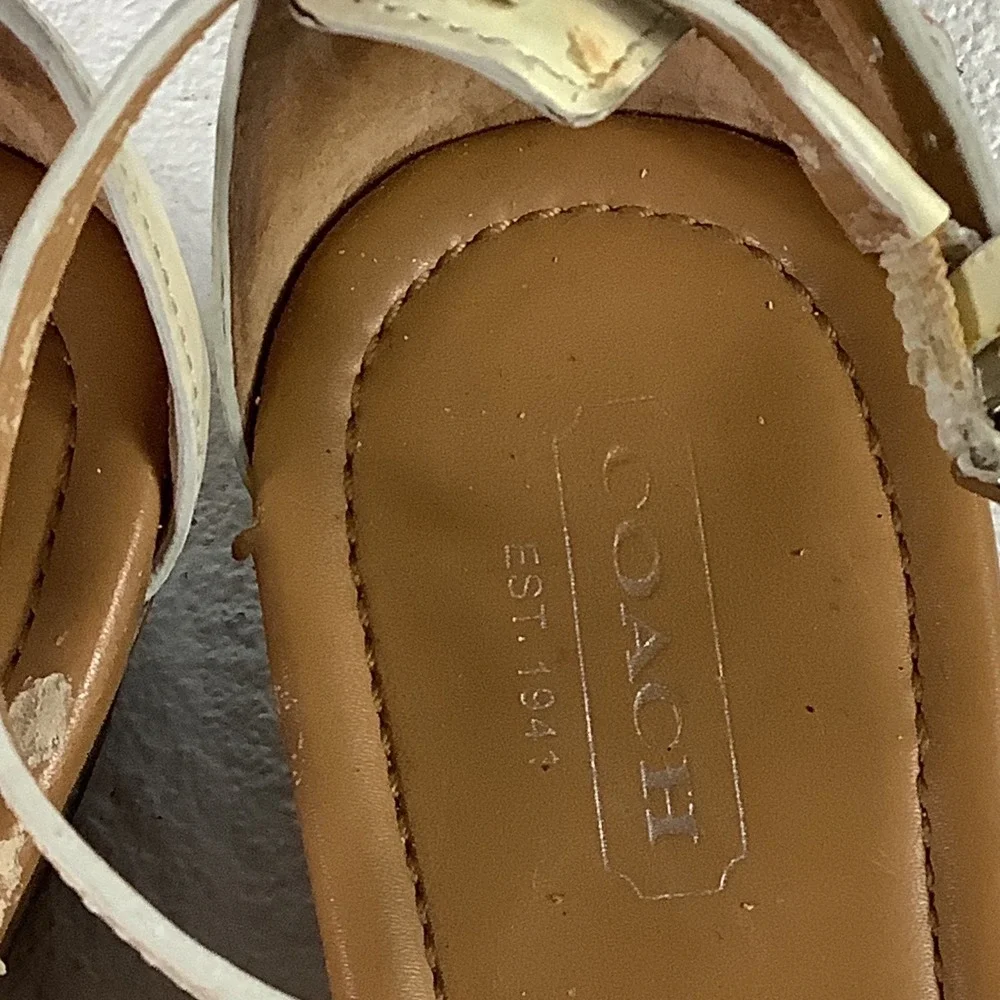 Coach Vipor Cream Patent Leather Wedge Thong Sandals Logo Medallion Mens 8B